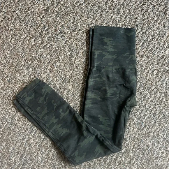 Camo Spanx Leggings - Picture 2 of 2